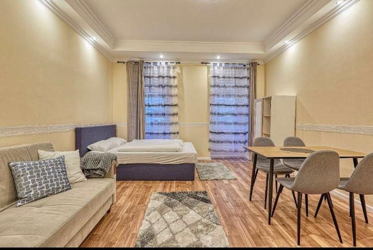 Lovely Airbnb Near Schoenbrunn Apartment Vienna Luaran gambar